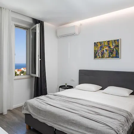 D Place Apartman *